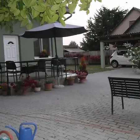 Attila Vendeghaz Guest house *